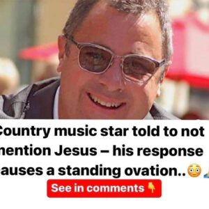 Country music star Vince Gill told to not mention Jesus – his response causes a standing ovation