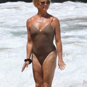 “Reason for gossiping they said”: Goldie Hawn, 77 years old, posted photos of her vacation in a swimsuit.